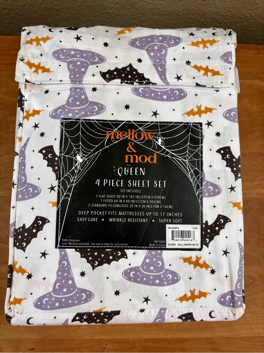 Mellow & Mod Witch Hats & Bats Halloween Queen 4-Piece Sheet Set, NEW